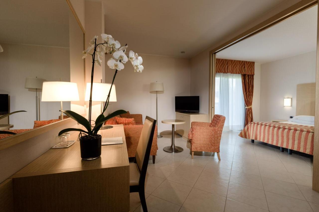 Junior Suite with Garden View and Spa access,1591487017:JPEG
